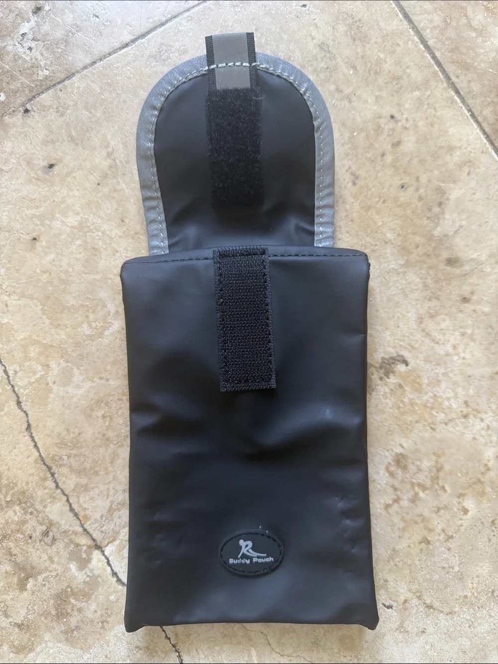 BUDDY POUCH excellent condition, black and gray